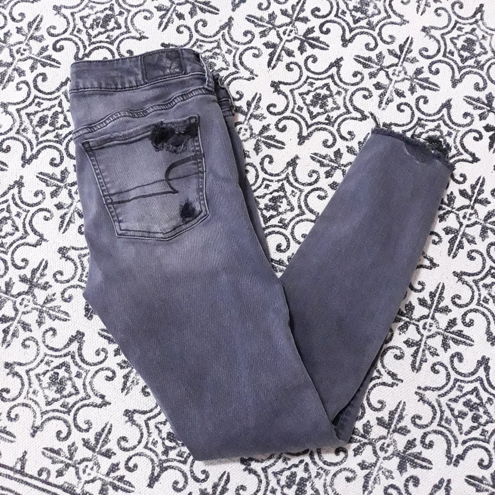 American Eagle Distressed Jegging size 10